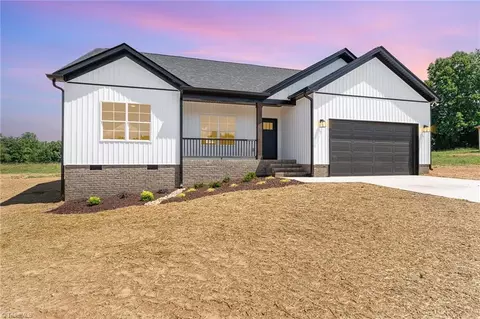 158 Galliher Rd, Harmony, NC 28634