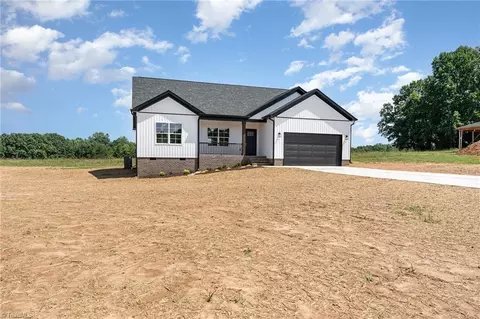 158 Galliher Rd, Harmony, NC 28634 photo 2