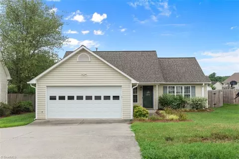 2006 Hogan Point Dr, Winston Salem, NC 27127