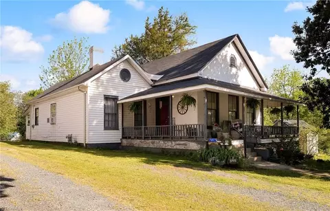 303 Naomi St E, Randleman, NC 27317