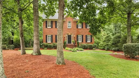 5473 Heritage Oaks Ln, Winston Salem, NC 27106