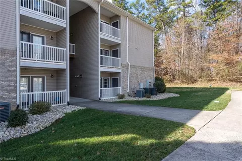 7106 Friendly Ave W #106, Greensboro, NC 27410