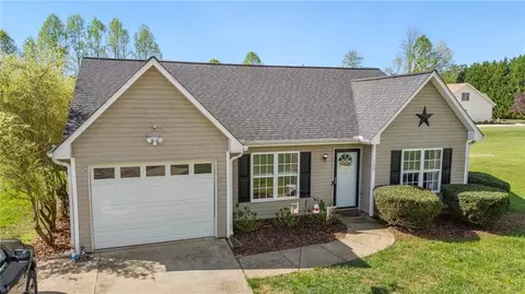 120 Fieldcreek Ct, Winston Salem, NC 27105