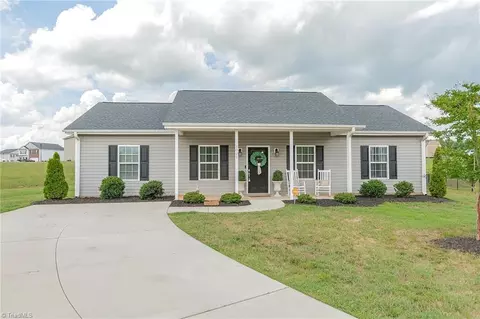 1021 Rockway Dr, Lexington, NC 27295