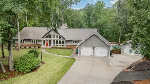5904 Arden Dr, Clemmons, NC 27012
