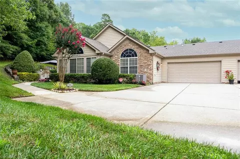 4307 Plantation Ridge Ln, Greensboro, NC 27409