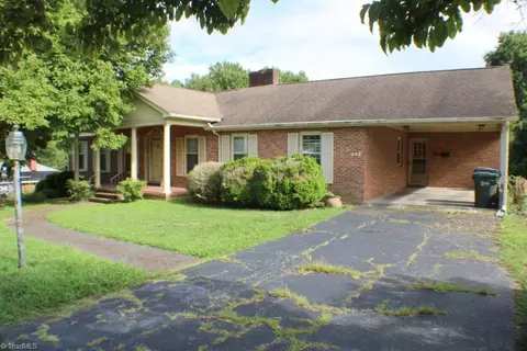 234 Hylton St, Mount Airy, NC 27030