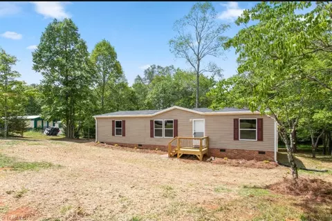 2664 Nc Highway268, Pinnacle, NC 27043
