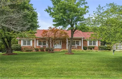 214 Cedarwood Dr, Jamestown, NC 27282