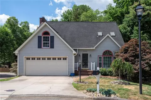 2244 King George Ct, Winston Salem, NC 27103
