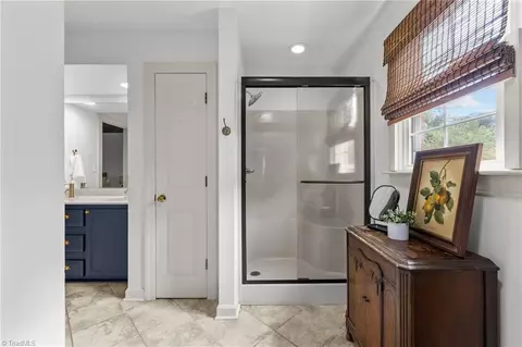 Bath - 1613 Heathcliff Rd, High Point, NC 27262 photo 7 of 7