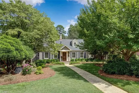 112 Avondale Dr E, Greensboro, NC 27403