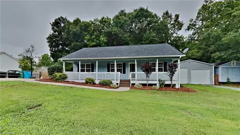 105 Snider St N, Denton, NC 27239