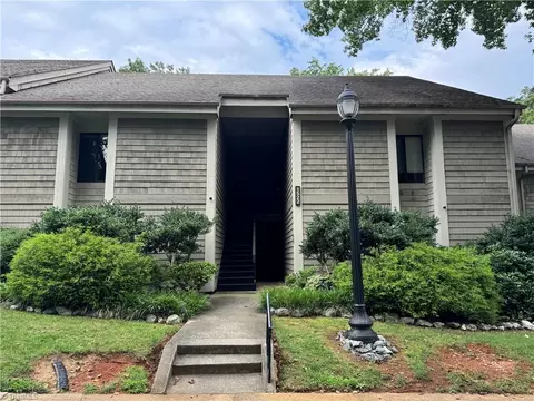 1522 Benjamin Pkwy #D, Greensboro, NC 27408