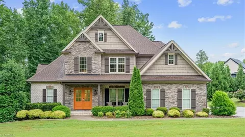 6822 Trevor Dr, Browns Summit, NC 27214