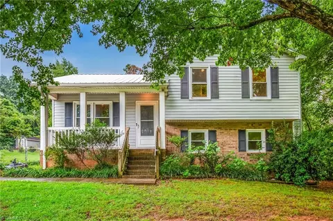 1510 Pebblebrook Rd, Winston Salem, NC 27105