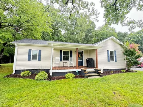 256 Mountain View Rd, Mount Airy, NC 27030