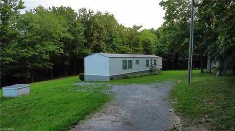 1225 Slate Mountain Rd, Mount Airy, NC 27030