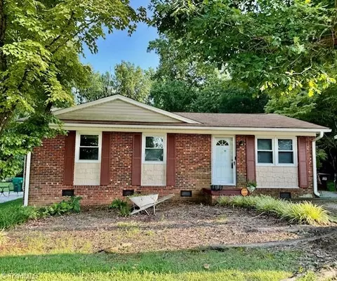 1712 Cedrow Dr, High Point, NC 27260