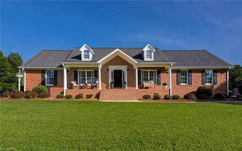 125 Greenturf Dr, Winston Salem, NC 27107