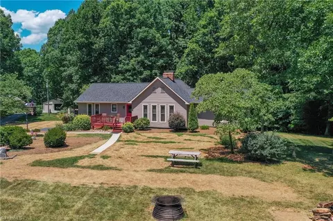 7689 Scarlet Ln, Lewisville, NC 27023