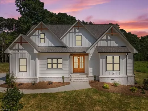 8936 Maltese Ct, Lewisville, NC 27023
