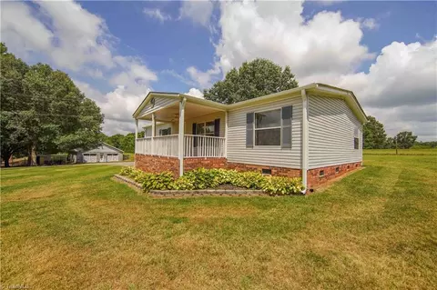 529 Wellhouse Dr, Walnut Cove, NC 27052