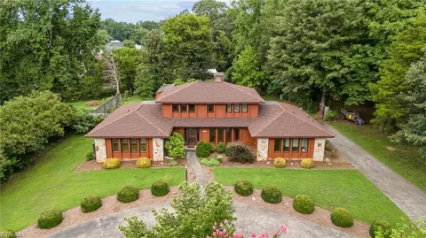1761 Meadow Glen Dr, Winston Salem, NC 27127