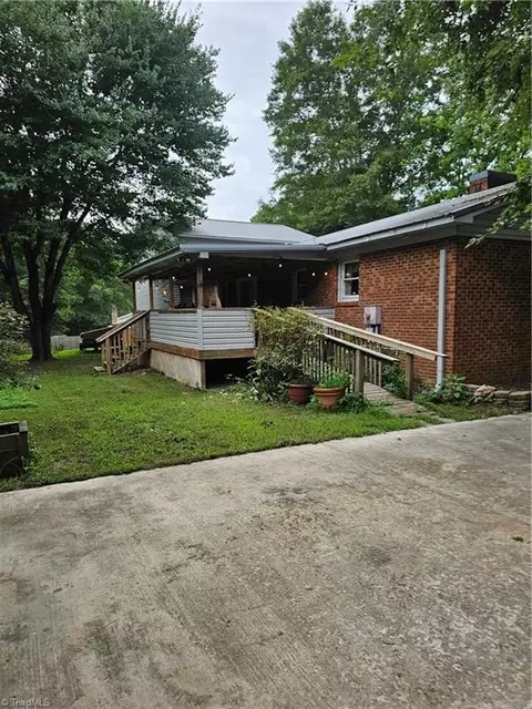 Exterior - 213 Devonshire Dr, Lexington, NC 27295 photo 2 of 2