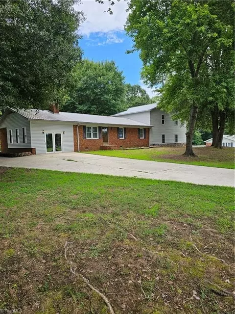 Exterior - 213 Devonshire Dr, Lexington, NC 27295 photo 1 of 2