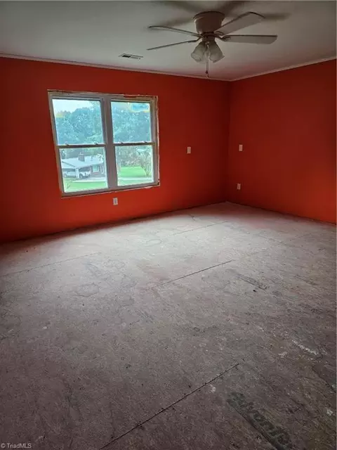 Bedroom - 213 Devonshire Dr, Lexington, NC 27295 photo 3 of 3