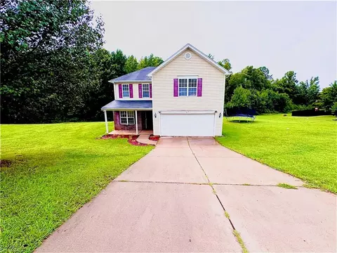 622 Bentley Ln, Burlington, NC 27217