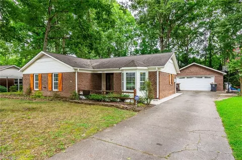4801 Chaucer Dr, Greensboro, NC 27407