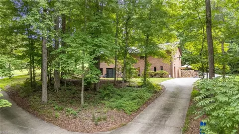 131 Farlow Ln, High Point, NC 27262