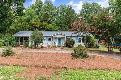 8124 Renfrew Rd, Greensboro, NC 27409