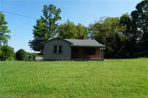 3441 E Old Us Highway 421, Yadkinville, NC 27055
