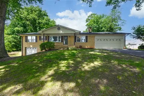 210 Broken Saddle Ln, Kernersville, NC 27284