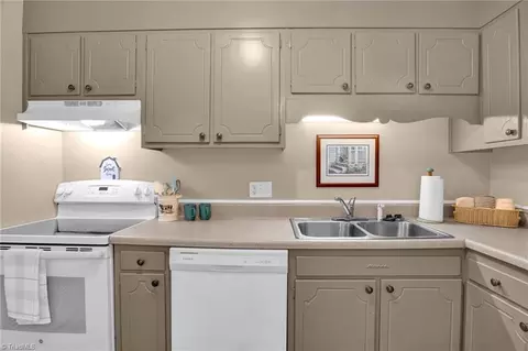 Kitchen - 224 Northpoint Ave #C, High Point, NC 27262 photo 2 of 2