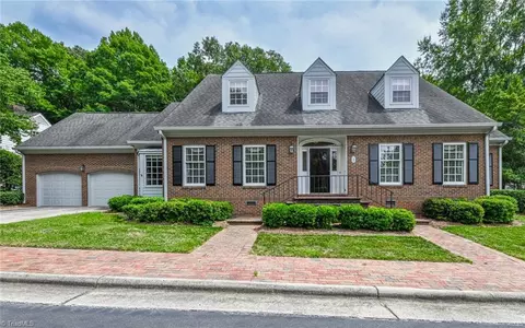 3 New Bern Sq, Greensboro, NC 27408
