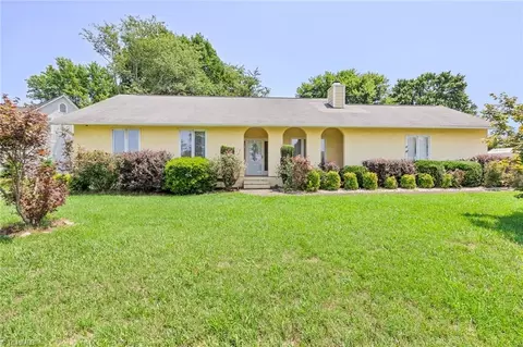 705 Hampton Way Dr, Winston Salem, NC 27107