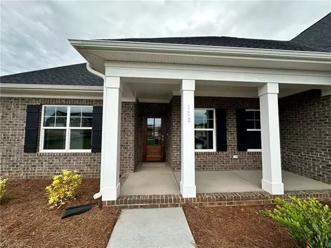122 Jasper Ct, King, NC 27021 photo 2