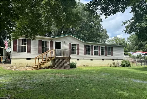 165 4th Ave, New London, NC 28127