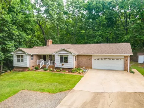 593 Riverwood Dr, Lexington, NC 27292