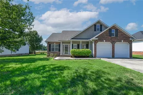 608 Tara Dr, High Point, NC 27265