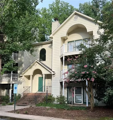 5928 Friendly Ave W #M, Greensboro, NC 27410