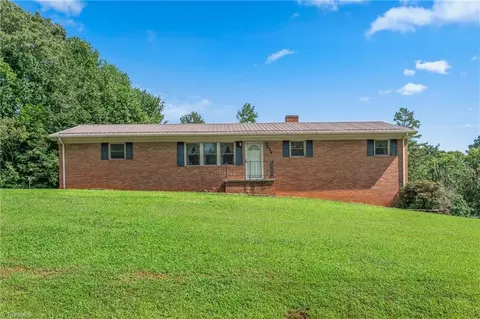 5024 Gardengate Rd, Asheboro, NC 27205