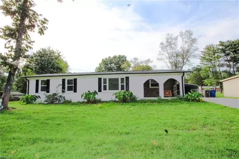 4359 Morningside Dr, Winston Salem, NC 27106
