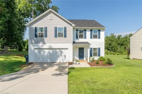 1339 Robins Nest Dr, Asheboro, NC 27203