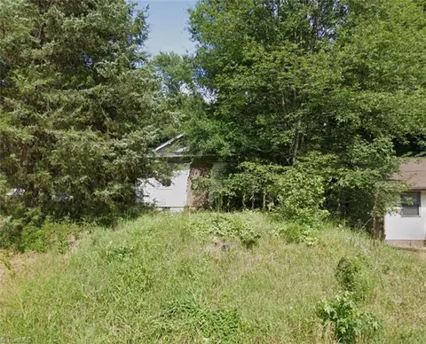 4225 Ogburn Ave, Winston Salem, NC 27105