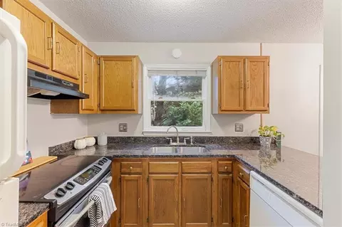 208 Mcgregor Dr, Chapel Hill, NC 27514